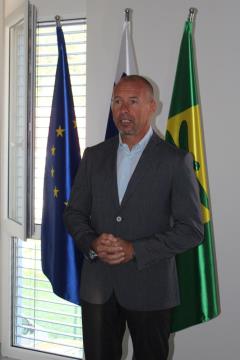 27031_1473693526_216_27031