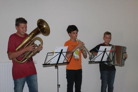 27179_1473693592_221_27179