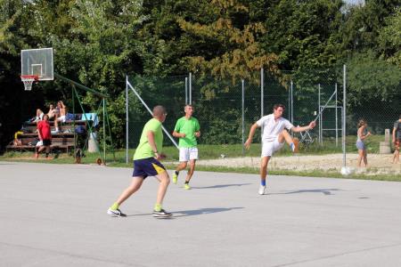 24904_1473513891_76_24904